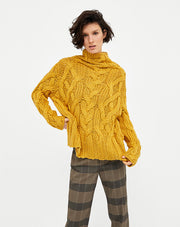 Load image into Gallery viewer, Cable-knit sweater
